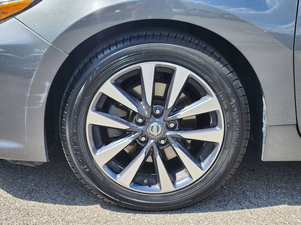 Thumbnail: 2017 Nissan Altima - 22