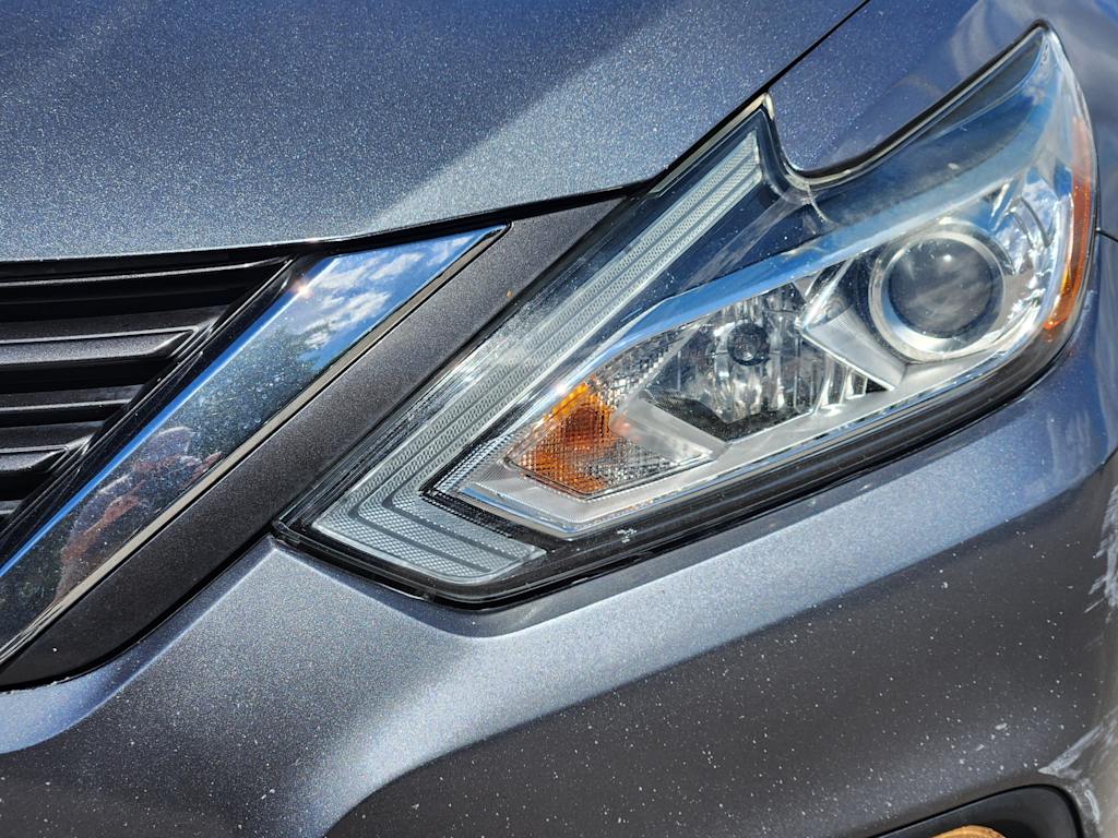 Thumbnail: 2017 Nissan Altima - 21
