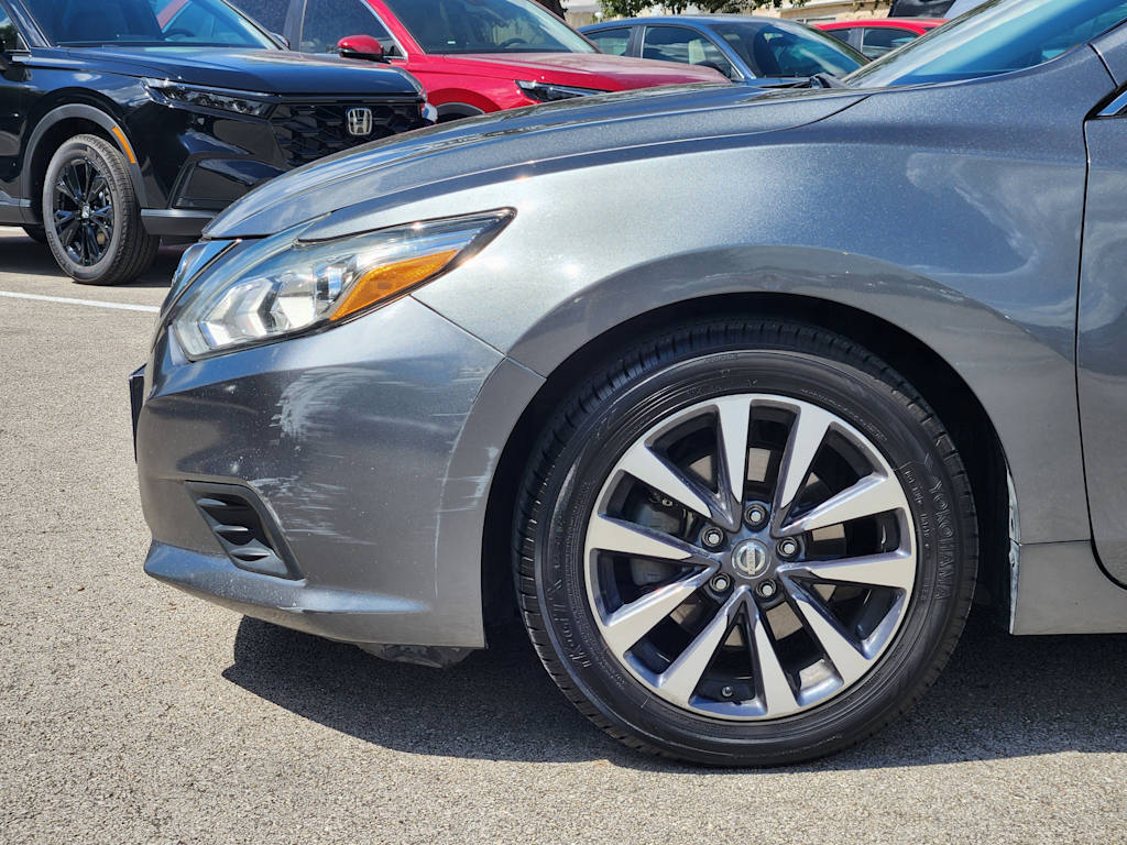 Thumbnail: 2017 Nissan Altima - 6