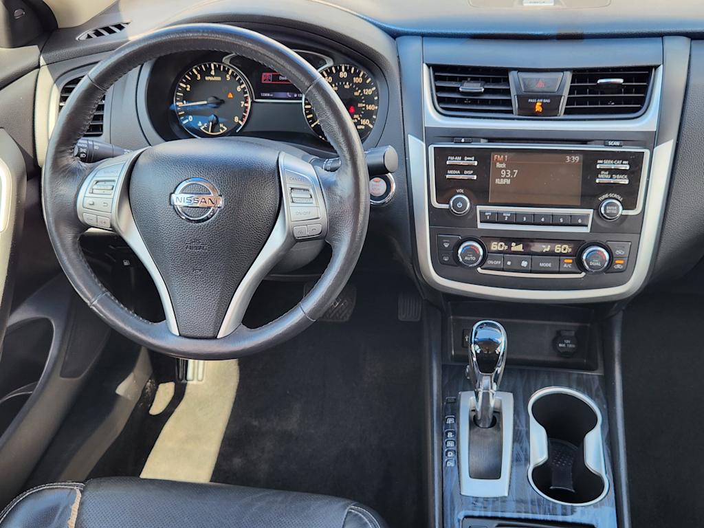 Thumbnail: 2017 Nissan Altima - 12