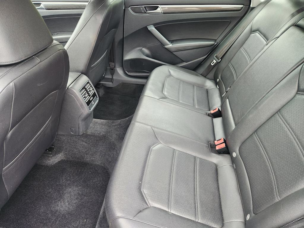 Thumbnail: 2016 Volkswagen Passat - 11