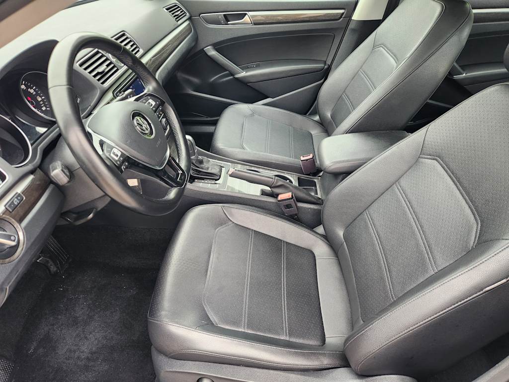 Thumbnail: 2016 Volkswagen Passat - 9