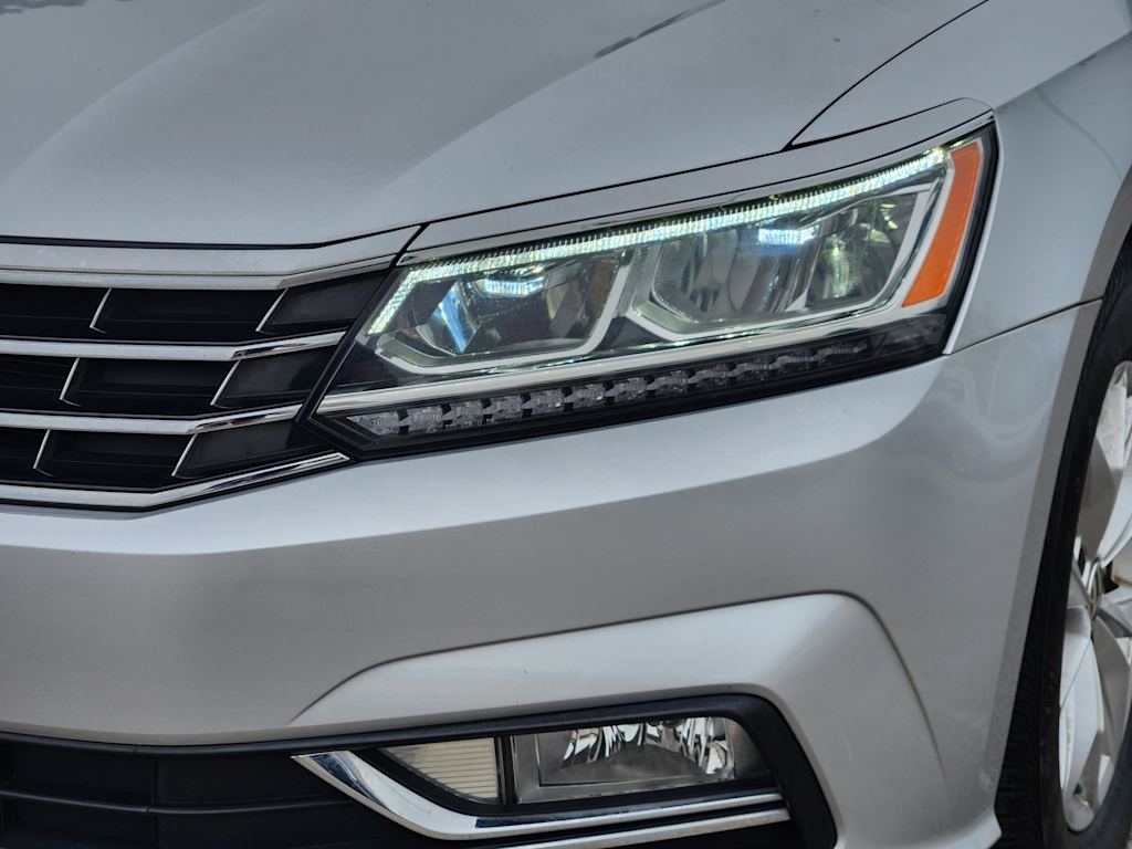 Thumbnail: 2016 Volkswagen Passat - 21