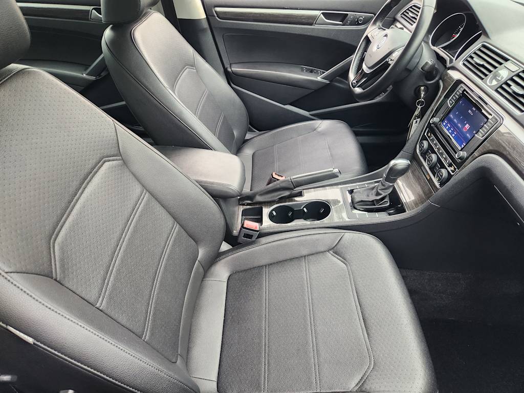 Thumbnail: 2016 Volkswagen Passat - 10