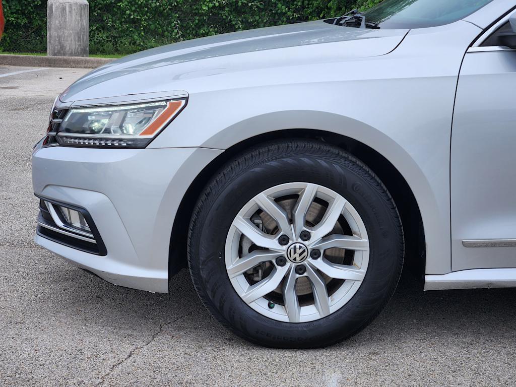 Thumbnail: 2016 Volkswagen Passat - 6