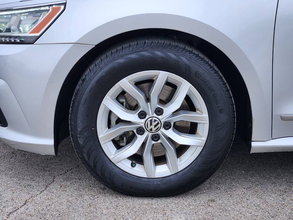 Thumbnail: 2016 Volkswagen Passat - 22