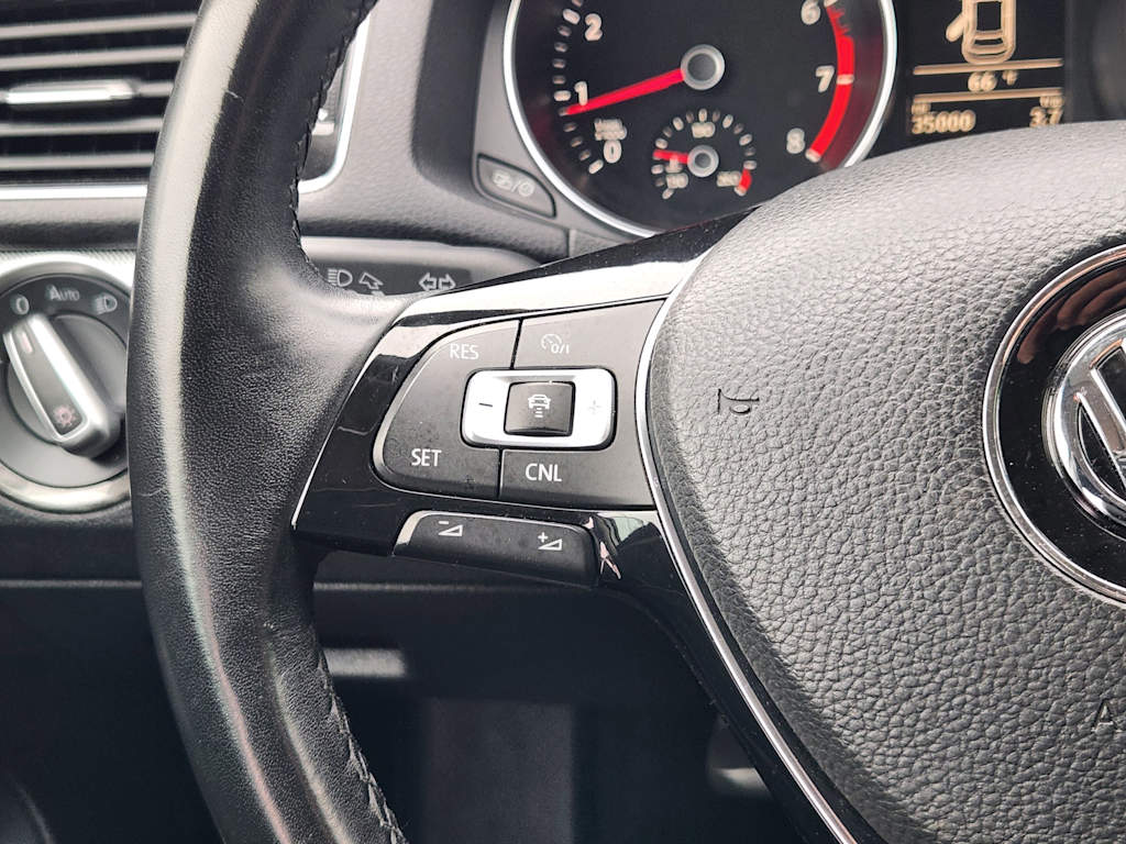 Thumbnail: 2016 Volkswagen Passat - 33