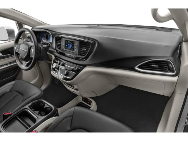 Thumbnail: 2018 Chrysler Pacifica - 5