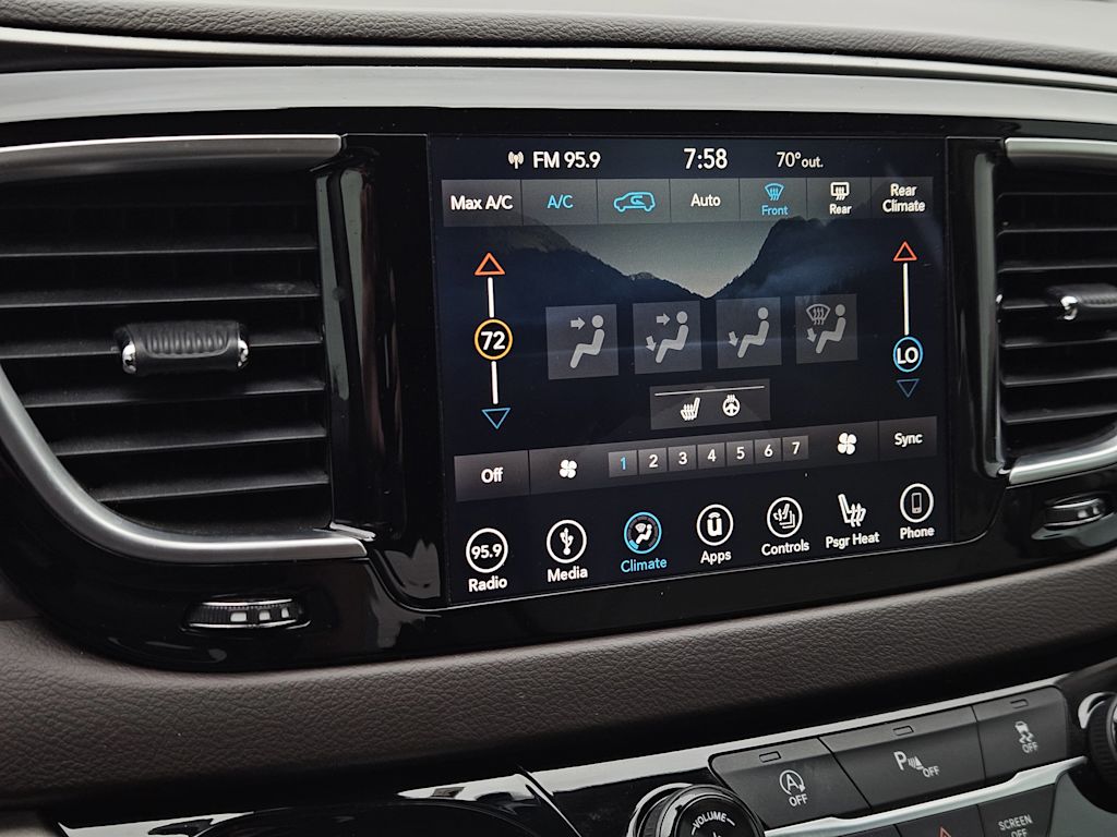 Thumbnail: 2018 Chrysler Pacifica - 25