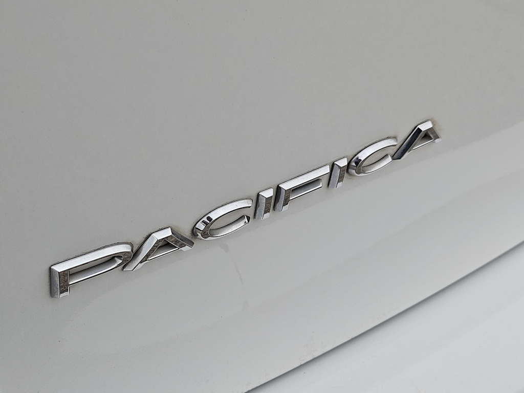 Thumbnail: 2018 Chrysler Pacifica - 5