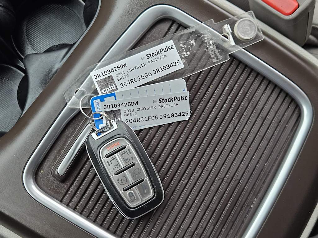 Thumbnail: 2018 Chrysler Pacifica - 16