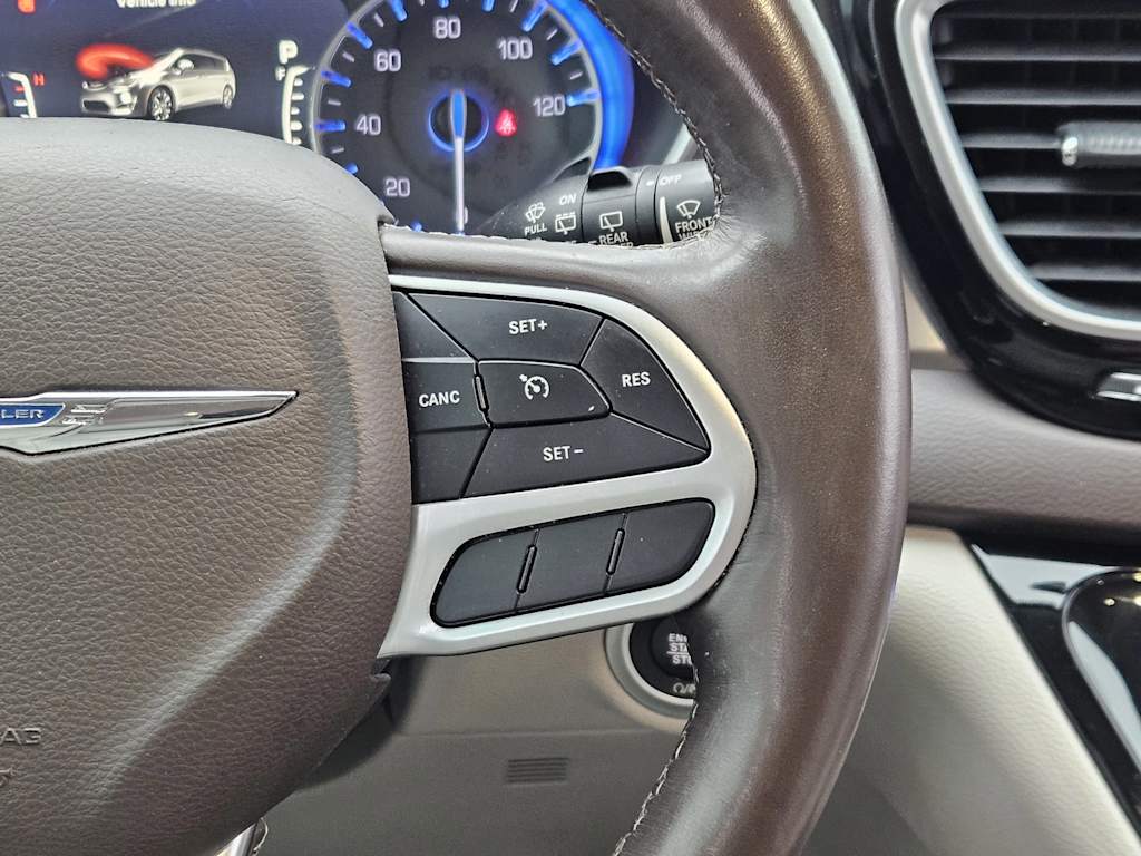 Thumbnail: 2018 Chrysler Pacifica - 30