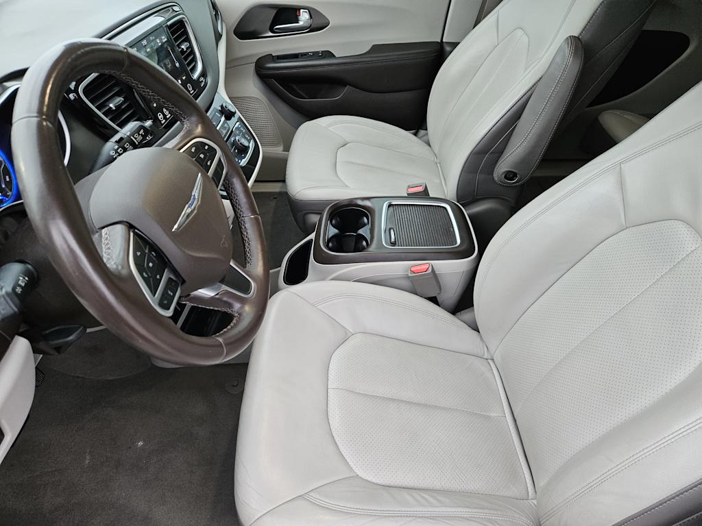 Thumbnail: 2018 Chrysler Pacifica - 9