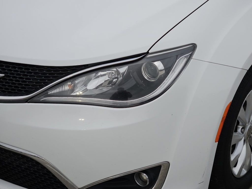 Thumbnail: 2018 Chrysler Pacifica - 20