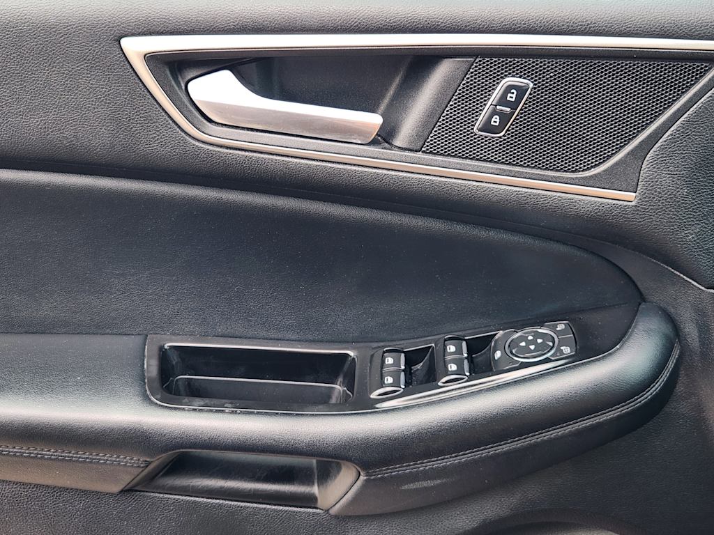 Thumbnail: 2016 Ford Edge - 30