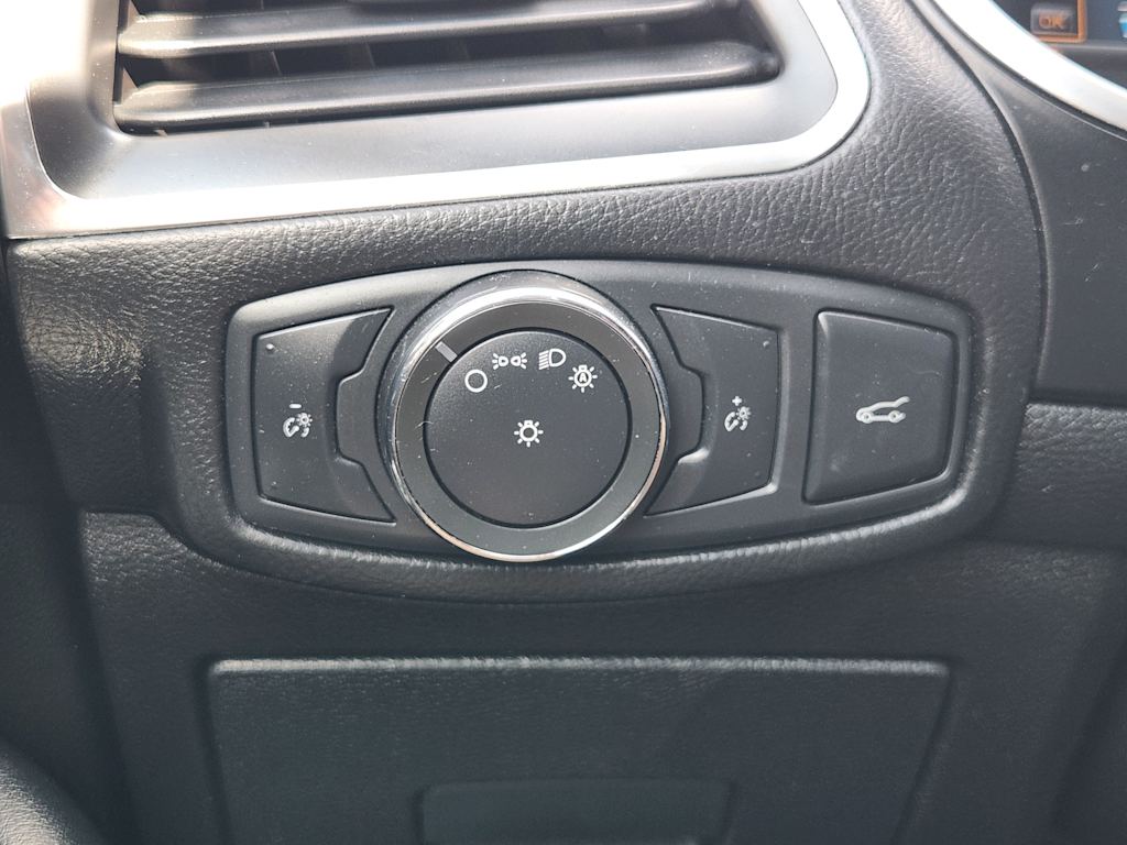 Thumbnail: 2015 Ford Edge - 27