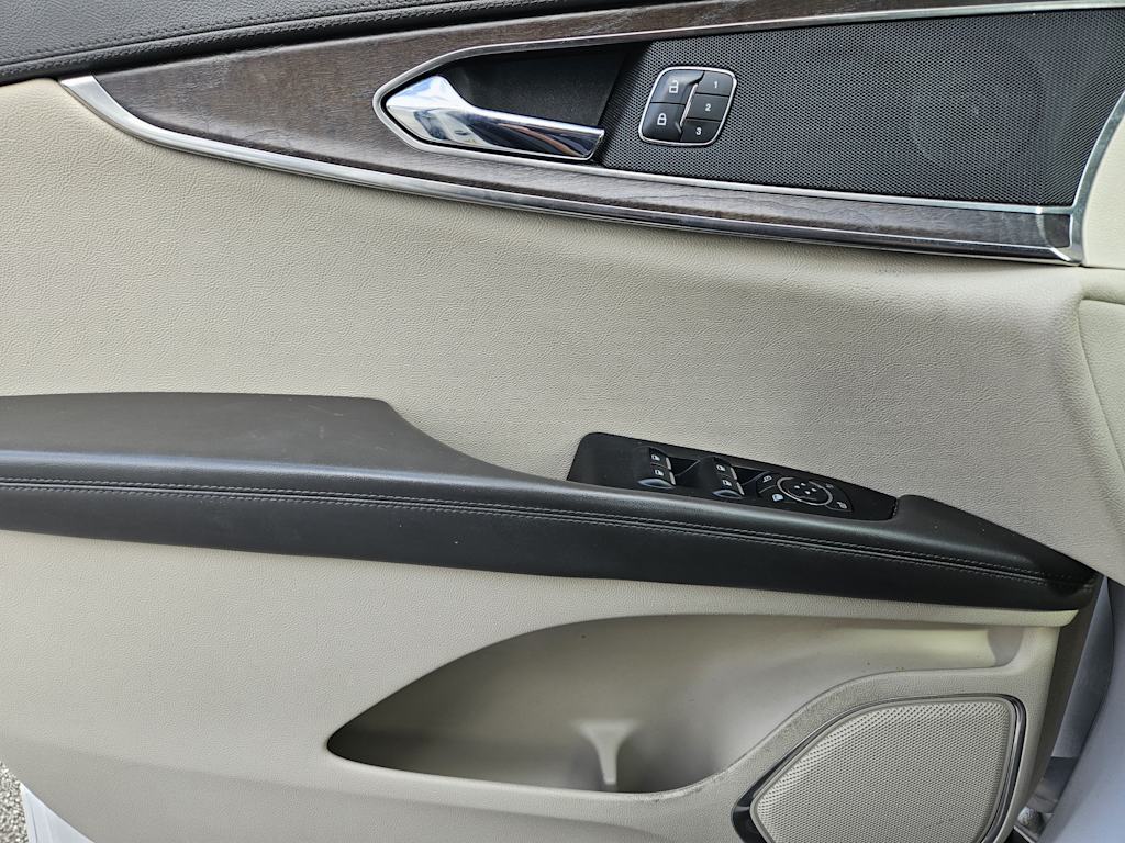 Thumbnail: 2019 Lincoln Nautilus - 29