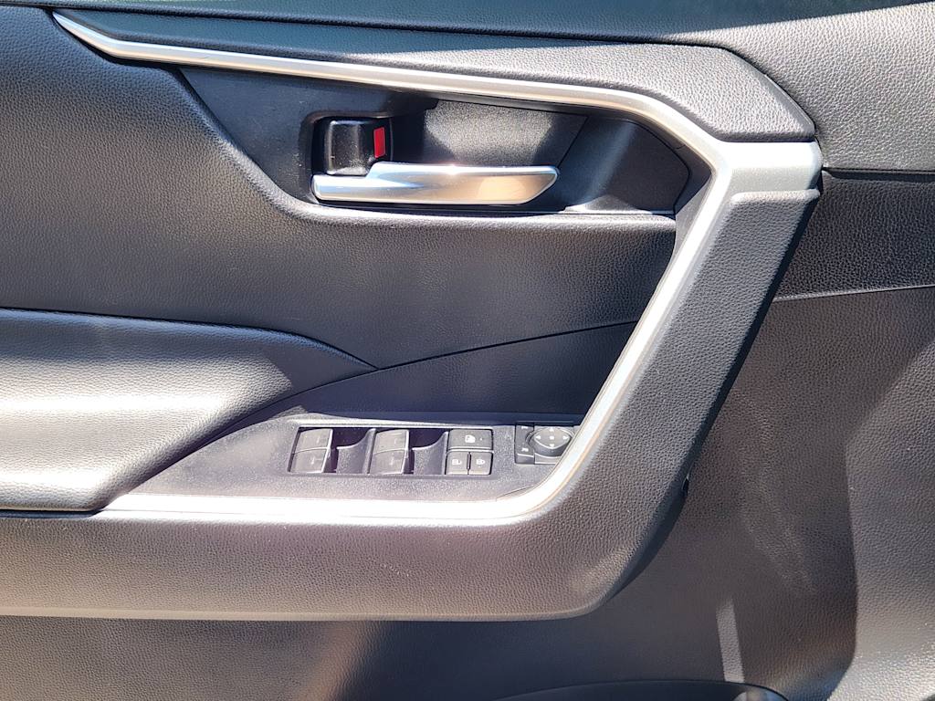 Thumbnail: 2022 Toyota RAV4 - 28