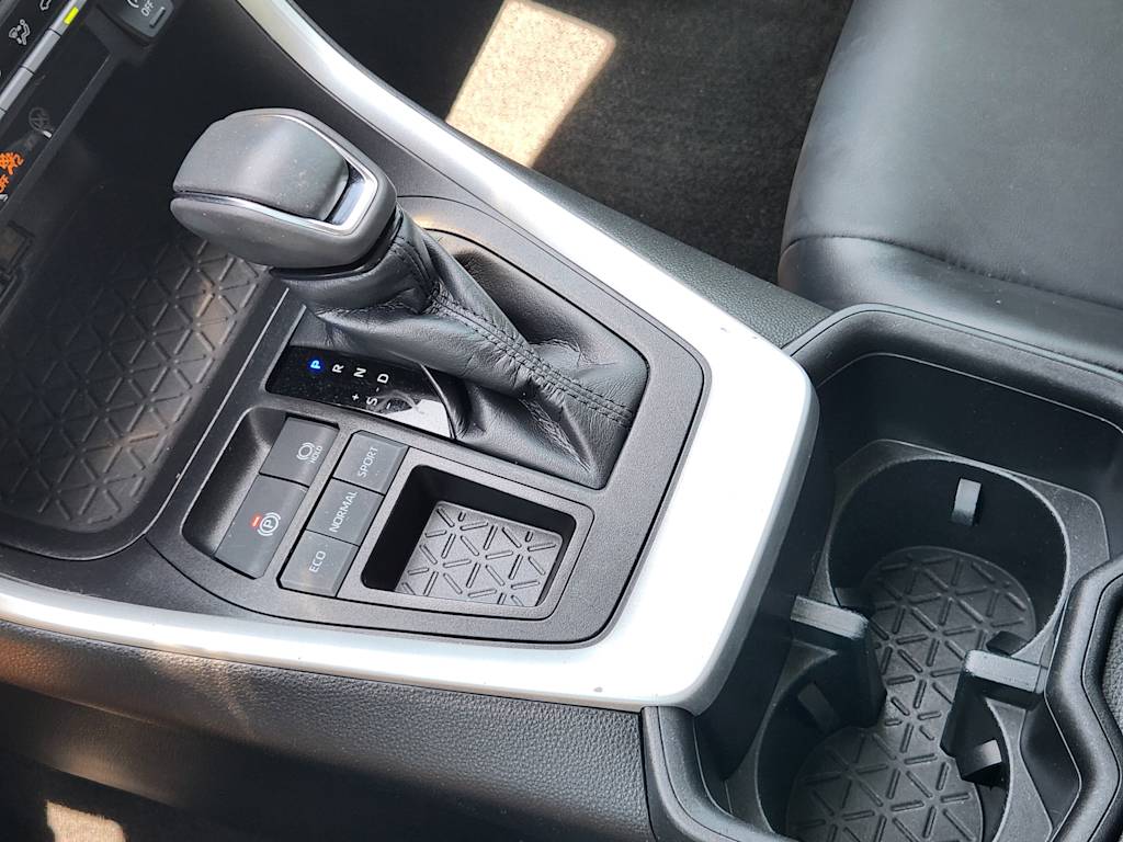 Thumbnail: 2022 Toyota RAV4 - 13