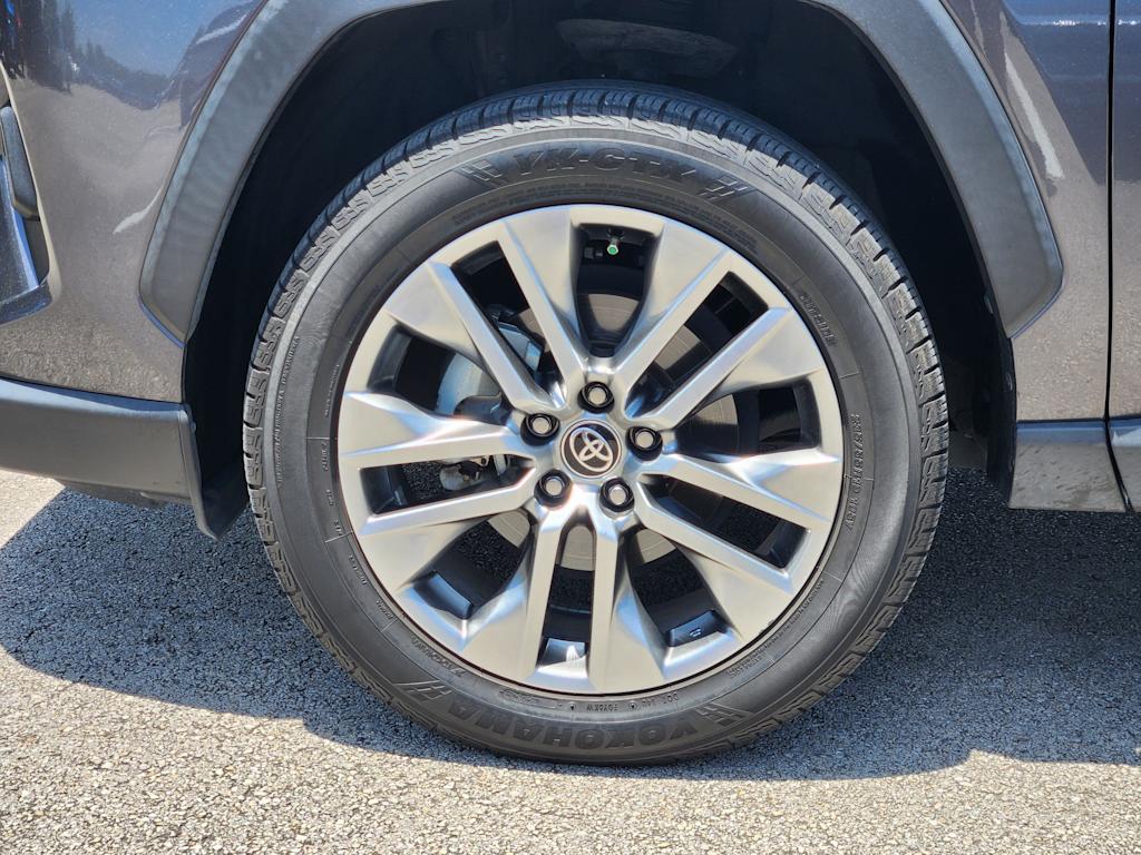 Thumbnail: 2022 Toyota RAV4 - 21