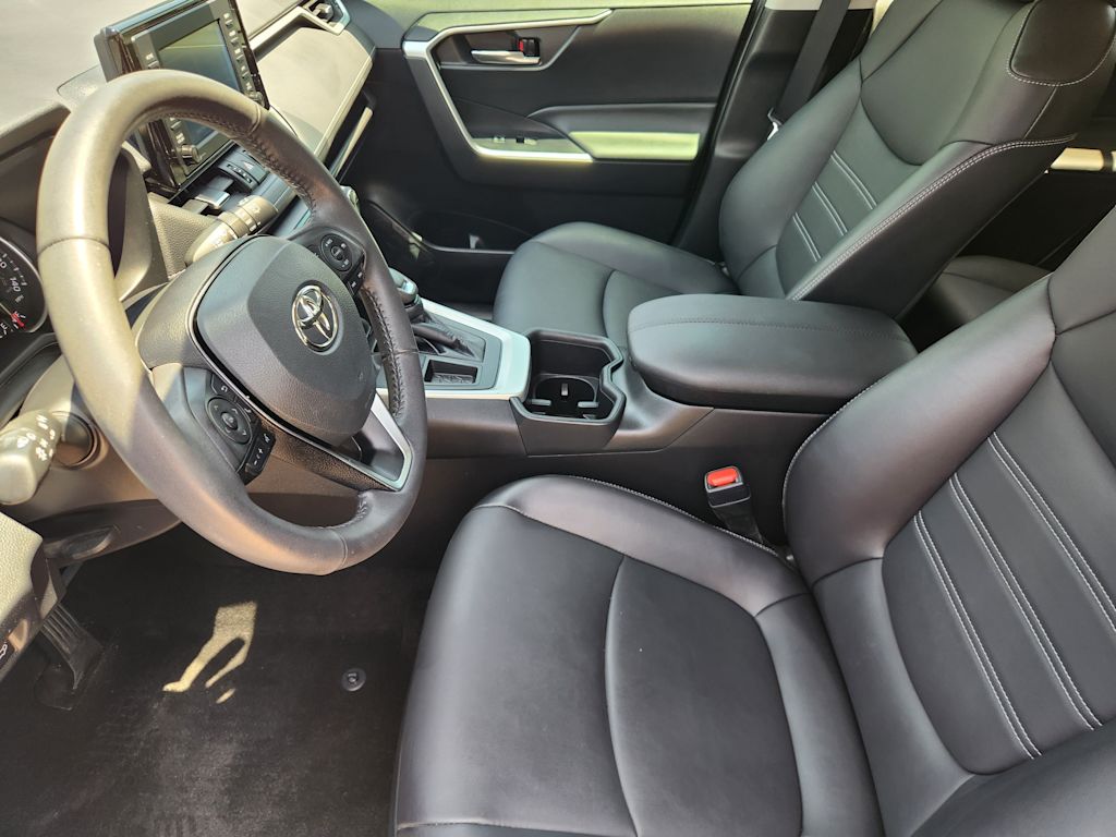 Thumbnail: 2022 Toyota RAV4 - 8