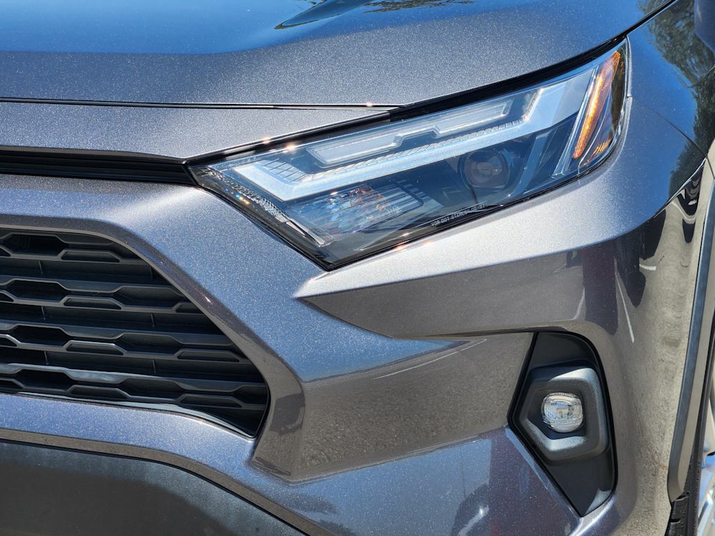 Thumbnail: 2022 Toyota RAV4 - 20