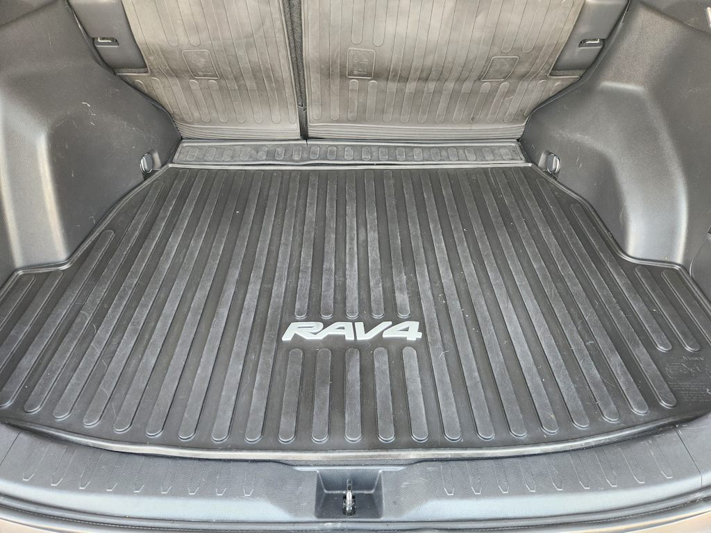 Thumbnail: 2022 Toyota RAV4 - 14