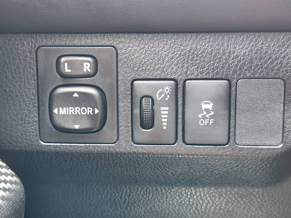 Thumbnail: 2013 Toyota RAV4 - 28