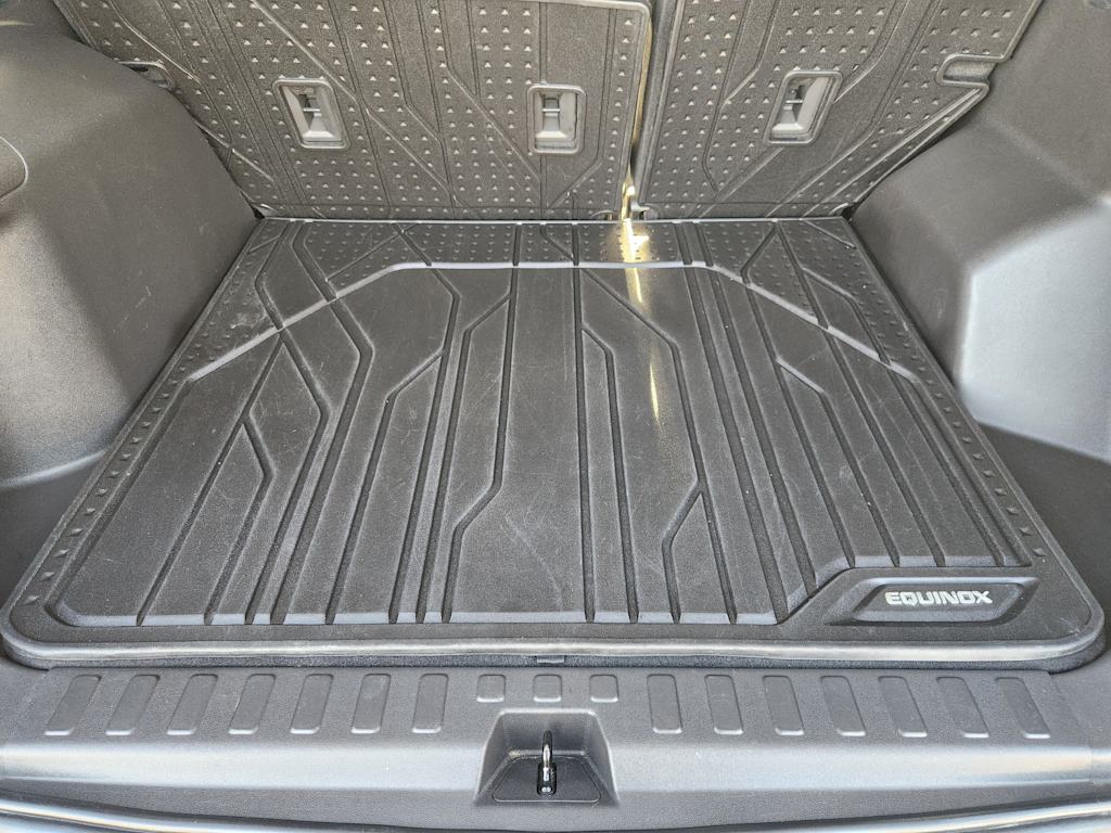 Thumbnail: 2021 Chevrolet Equinox - 32
