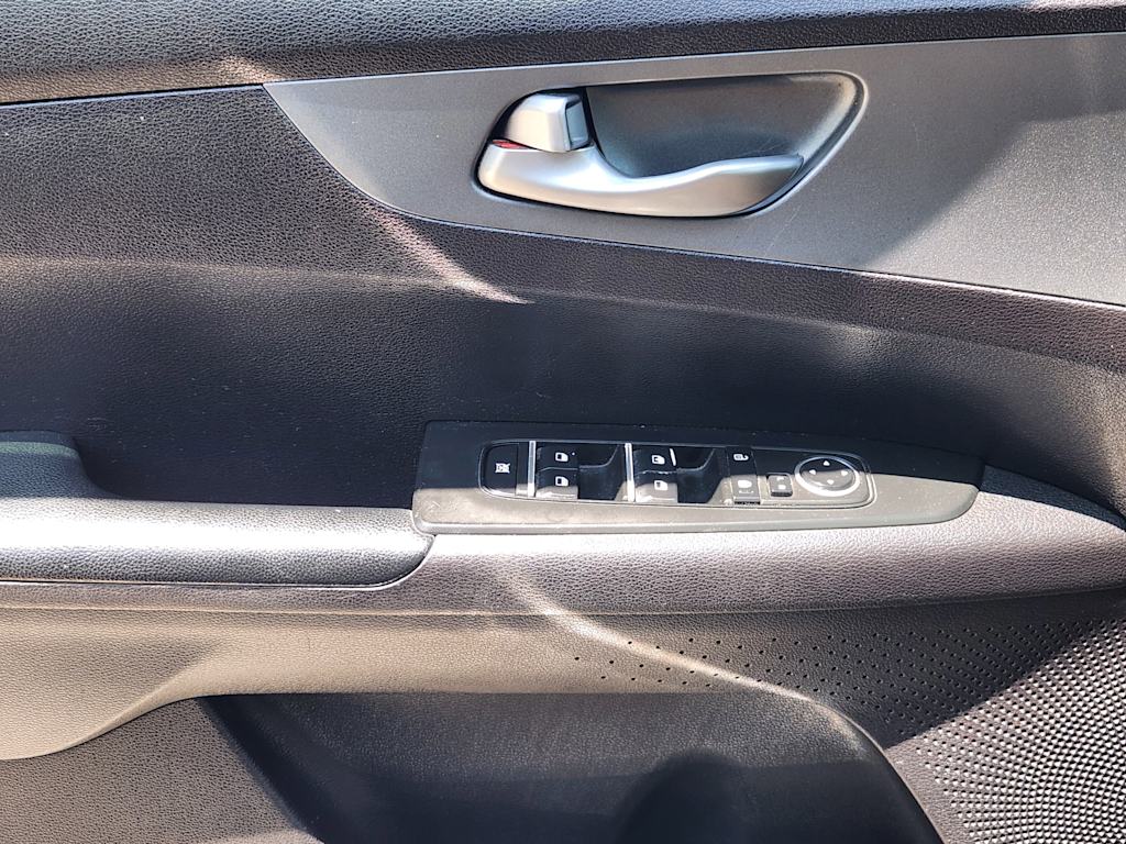 Thumbnail: 2021 Kia Forte - 28