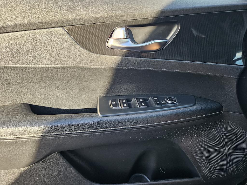 Thumbnail: 2021 Kia Forte - 29