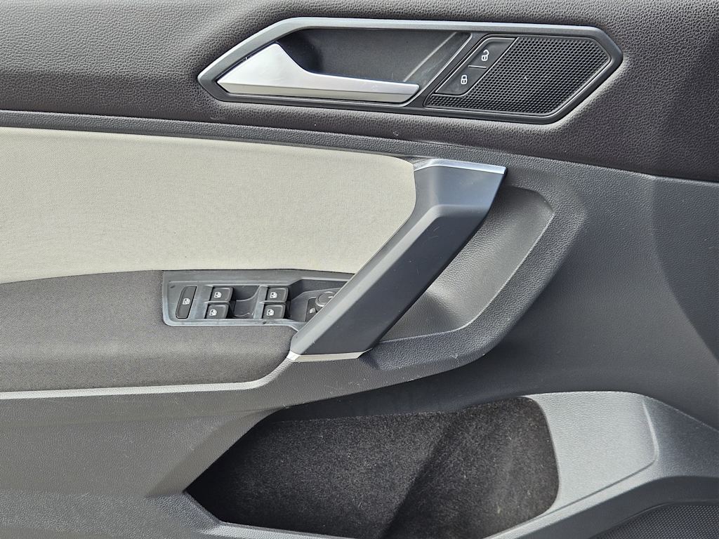 Thumbnail: 2018 Volkswagen Tiguan - 29