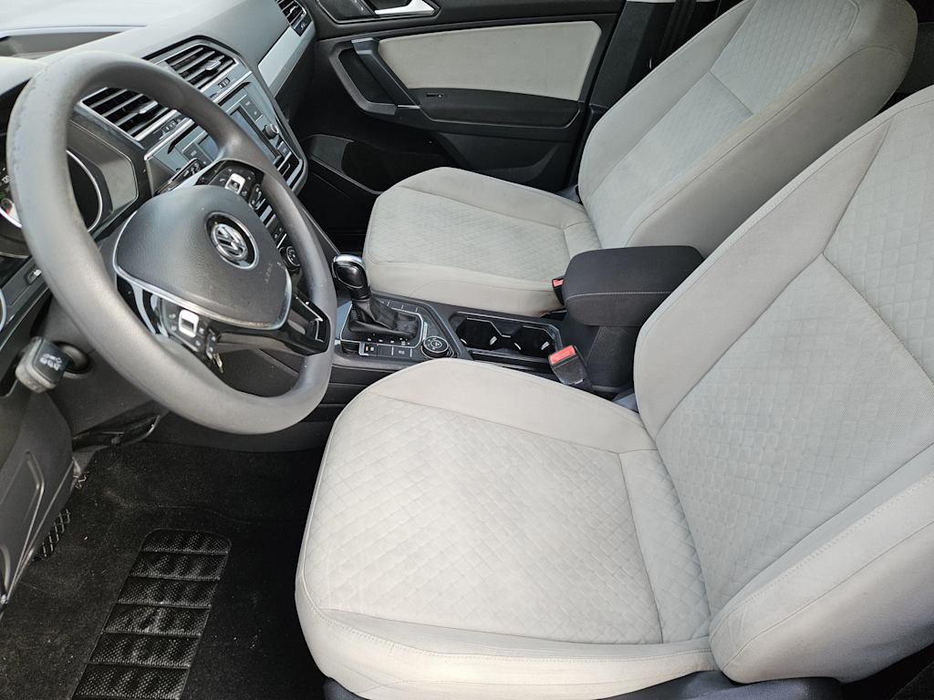 Thumbnail: 2018 Volkswagen Tiguan - 9