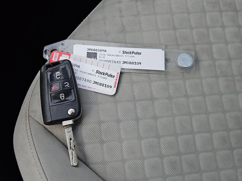 Thumbnail: 2018 Volkswagen Tiguan - 17