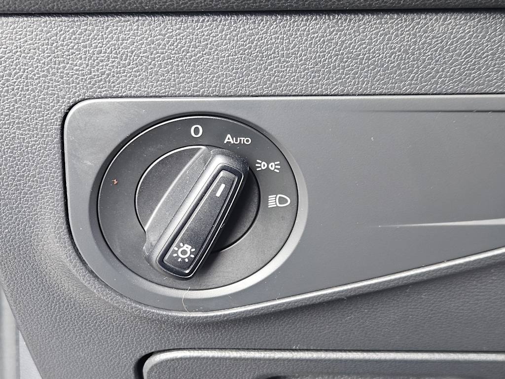 Thumbnail: 2018 Volkswagen Tiguan - 28