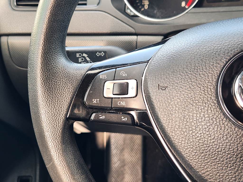 Thumbnail: 2016 Volkswagen Jetta - 28