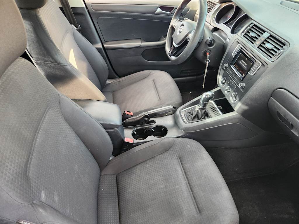 Thumbnail: 2016 Volkswagen Jetta - 9