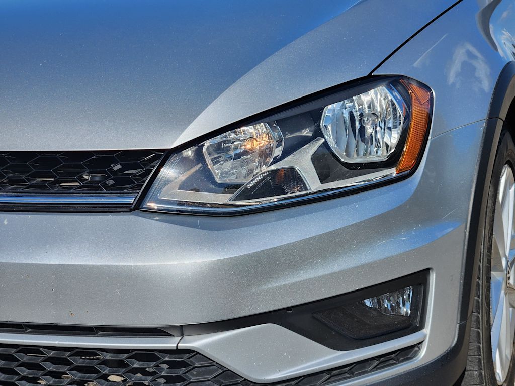 Thumbnail: 2017 Volkswagen Golf - 20