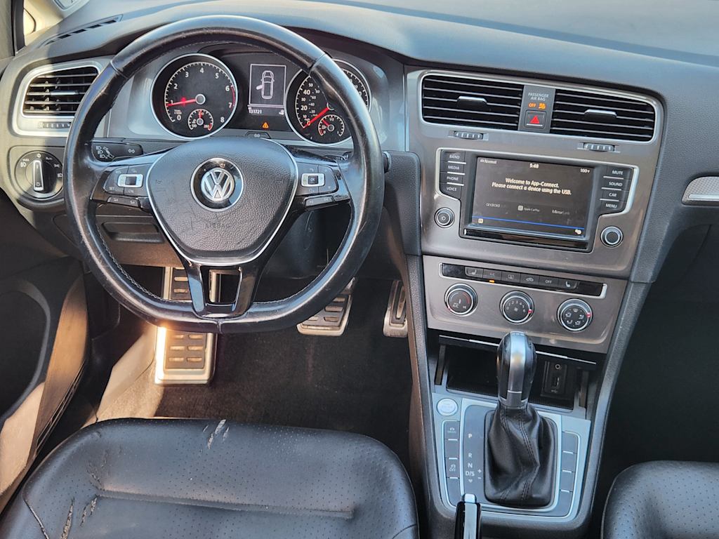 Thumbnail: 2017 Volkswagen Golf - 11