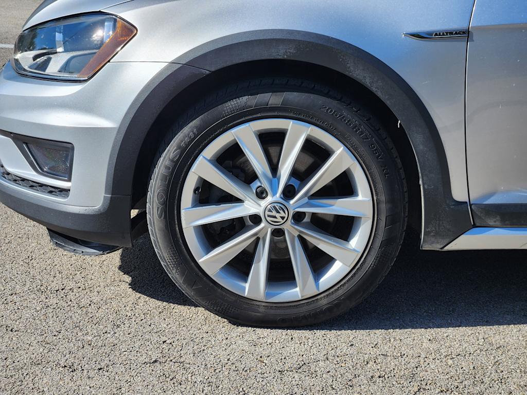 Thumbnail: 2017 Volkswagen Golf - 21