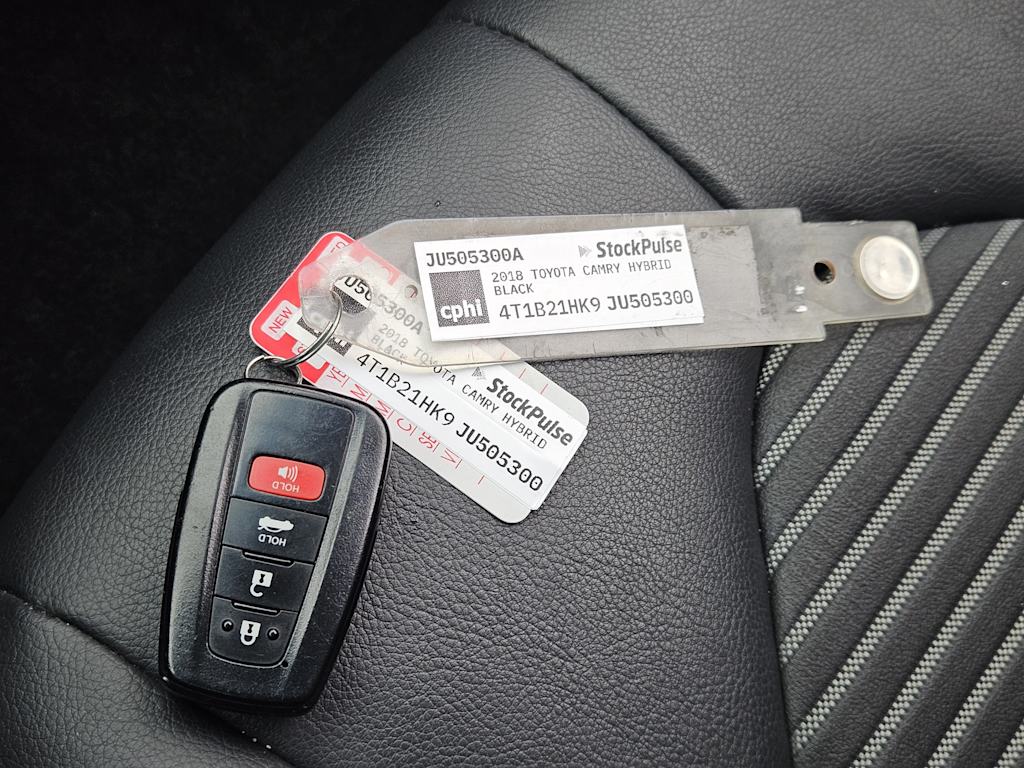 Thumbnail: 2018 Toyota Camry - 17