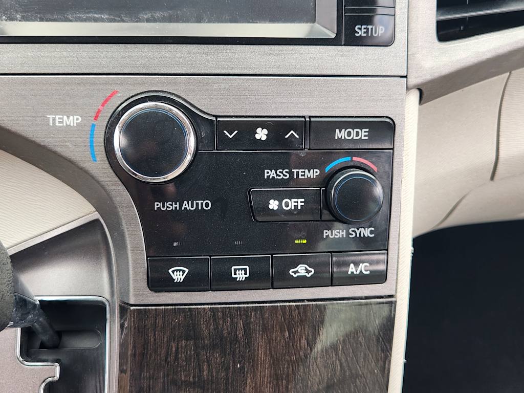 Thumbnail: 2013 Toyota Venza - 24
