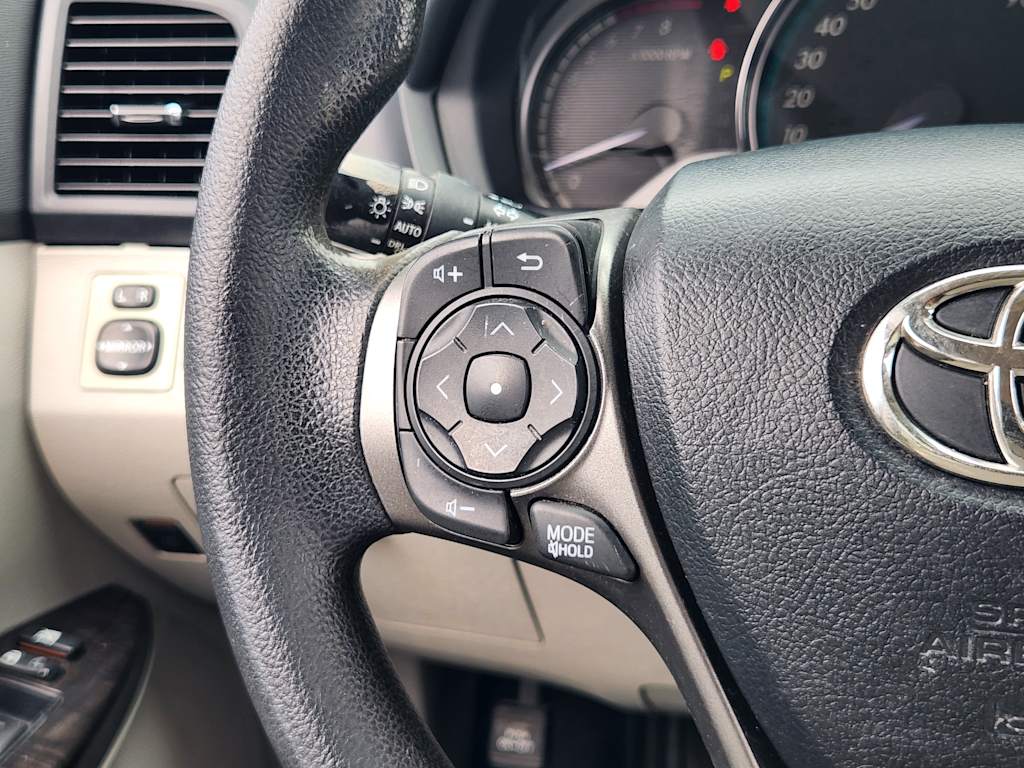 Thumbnail: 2013 Toyota Venza - 28