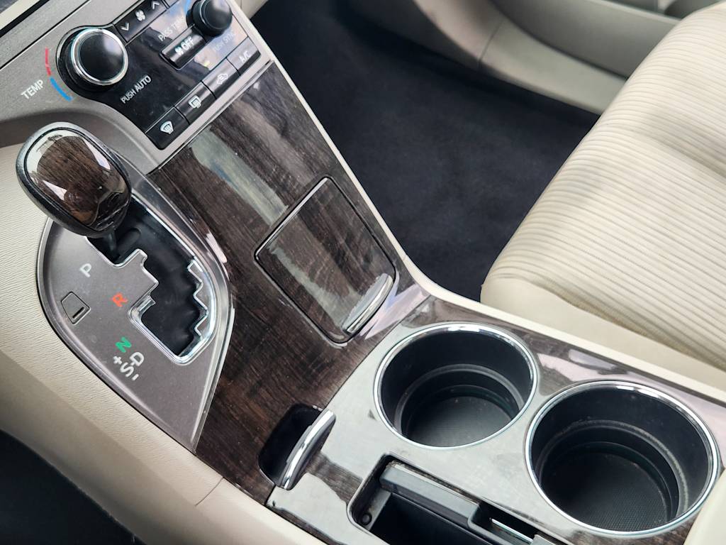 Thumbnail: 2013 Toyota Venza - 13