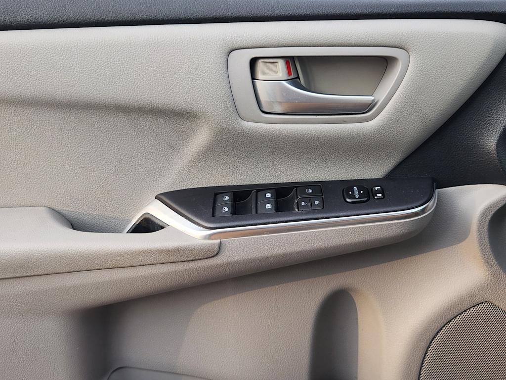Thumbnail: 2016 Toyota Camry - 28