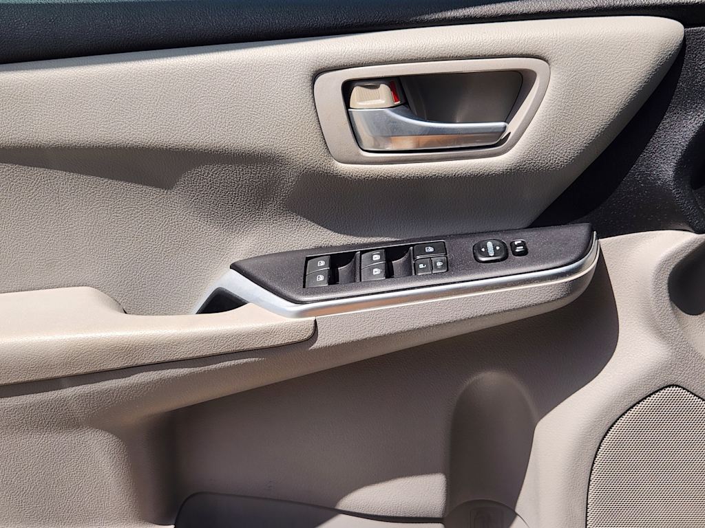 Thumbnail: 2015 Toyota Camry - 27