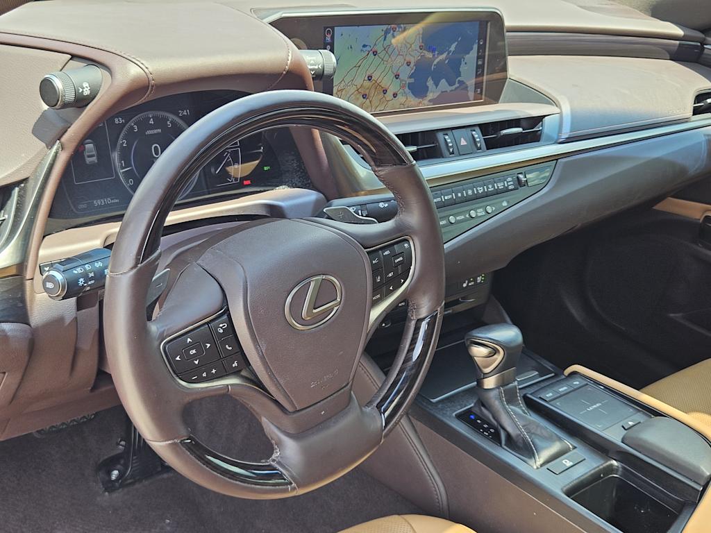 Thumbnail: 2019 Lexus ES - 2