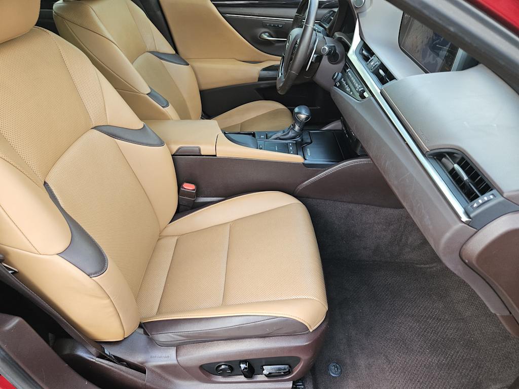 Thumbnail: 2019 Lexus ES - 10