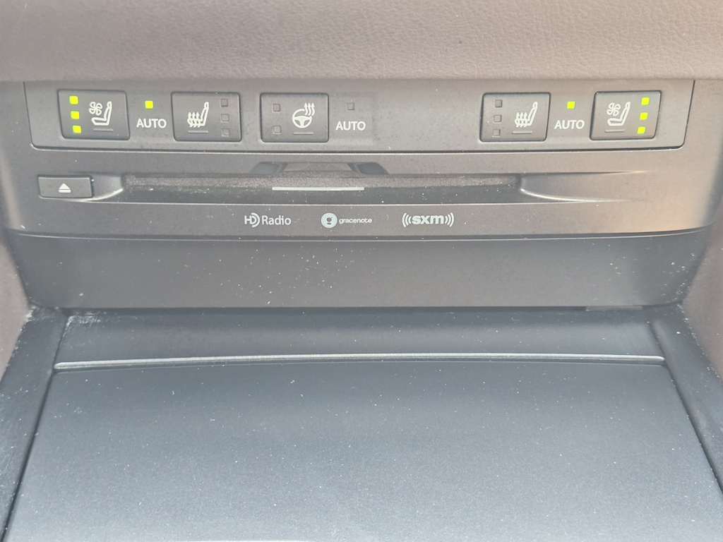 Thumbnail: 2019 Lexus ES - 26