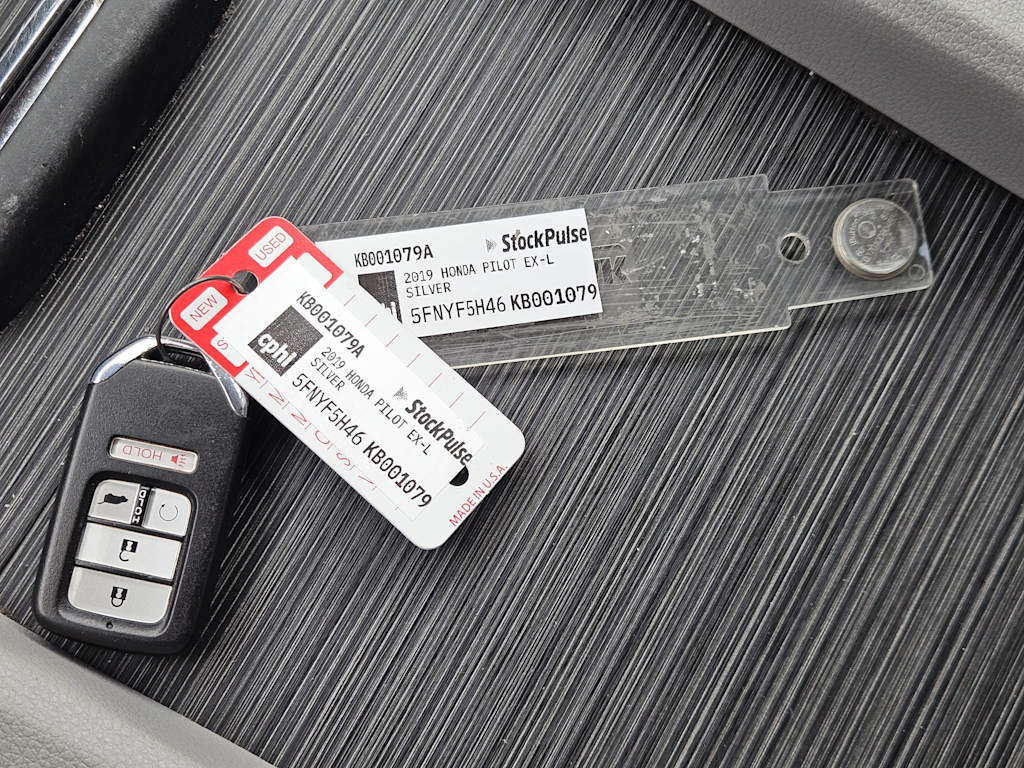 Thumbnail: 2019 Honda Pilot - 17